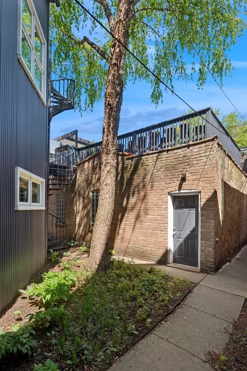 832 W Wolfram St, Chicago, IL 60657 photo 46