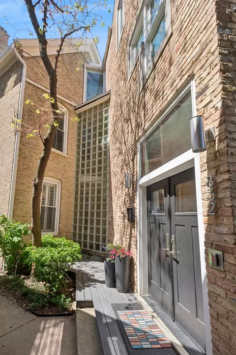 832 W Wolfram St, Chicago, IL 60657 photo 2