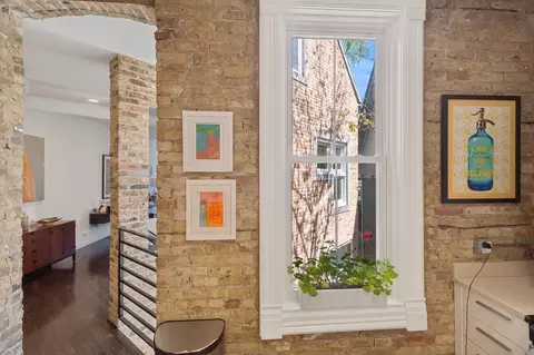 832 W Wolfram St, Chicago, IL 60657 photo 27