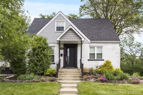 806 Pick St, Wheaton, IL 60187