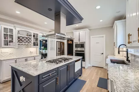 Kitchen - 349 Home Ave, Itasca, IL 60143 photo 3 of 4