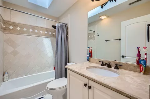 Bath - 349 Home Ave, Itasca, IL 60143 photo 4 of 6