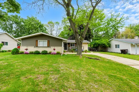 703 Coventry Ln, Crystal Lake, IL 60014