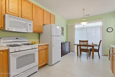 Kitchen - 17016 Delevan St, Lockport, IL 60441 photo 2 of 4