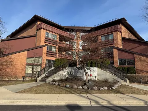 706 Waukegan Rd #403C, Glenview, IL 60025