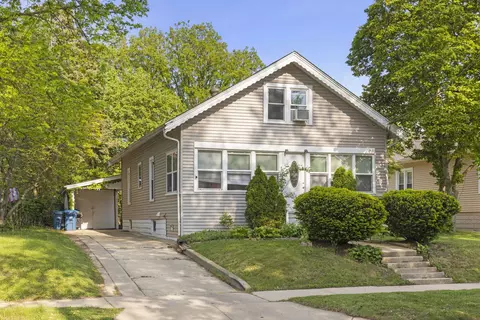 1028 5th St, Aurora, IL 60505