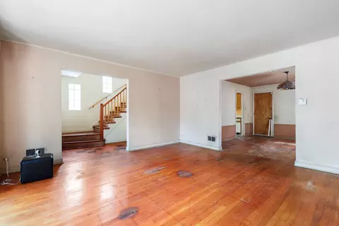 Living - 1571 W 100th Pl, Chicago, IL 60643 photo 2 of 3