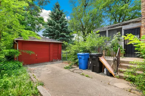Exterior - 1571 W 100th Pl, Chicago, IL 60643 photo 3 of 4