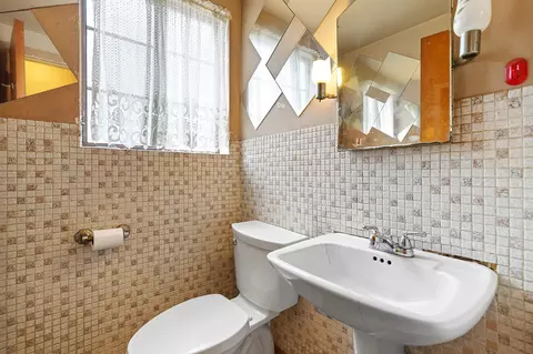 Bath - 1571 W 100th Pl, Chicago, IL 60643 photo 1 of 2