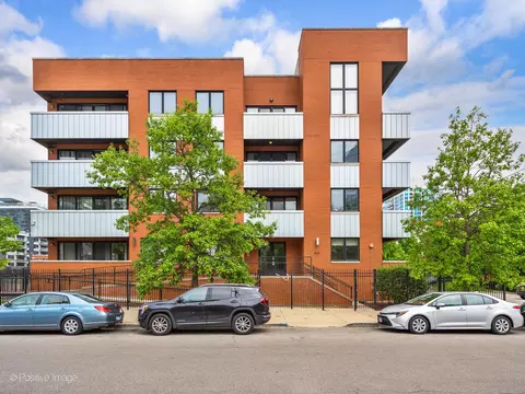 825 N Hudson Ave #1B, Chicago, IL 60610