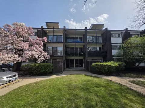 4710 Russett Ln #201, Skokie, IL 60076