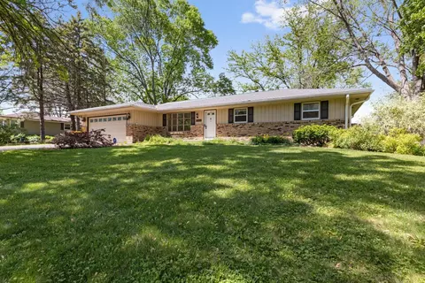 5864 Dover Rd, Rockford, IL 61109