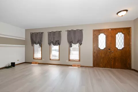 91 Mckinley Ave, Steger, IL 60475 photo 3