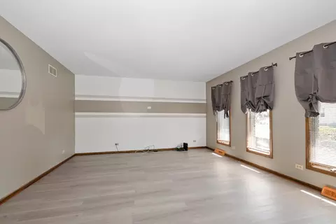 91 Mckinley Ave, Steger, IL 60475 photo 2