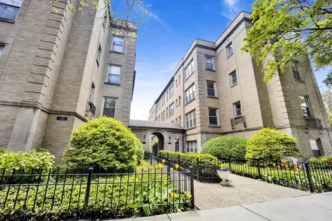 1737 W Balmoral Ave #1A, Chicago, IL 60640