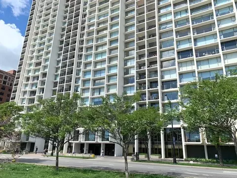3200 N Lake Shore Dr #803, Chicago, IL 60657