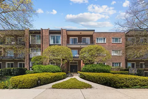 140 Franklin Pl #106, Lake Forest, IL 60045