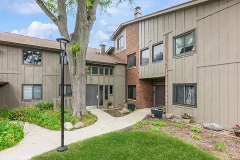 2 S601 Enrico Fermi Ct #17-G, Warrenville, IL 60555