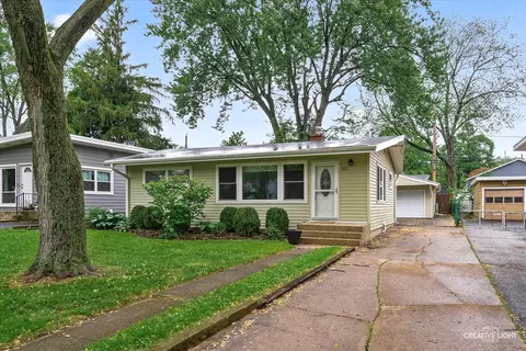 521 Division St, Saint Charles, IL 60174