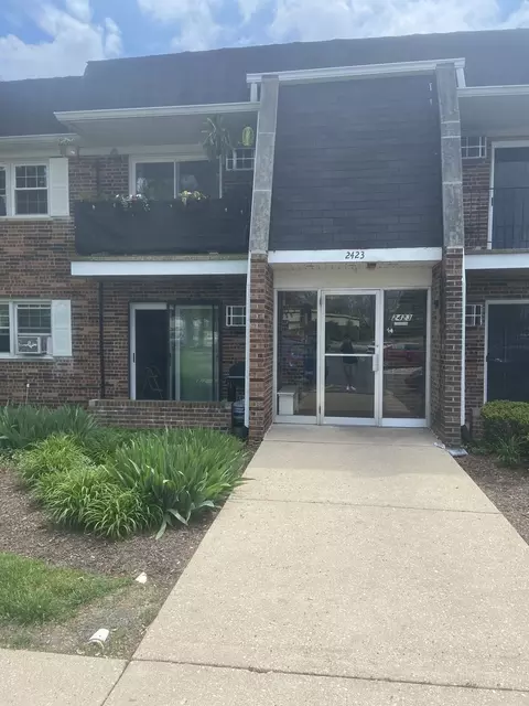 2423 Ogden Ave #6, Downers Grove, IL 60515