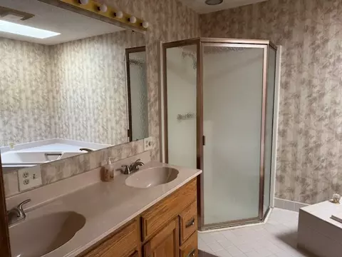 Bath - 2503 5th St, Peru, IL 61354 photo 1 of 4