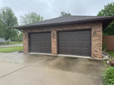 Exterior - 2503 5th St, Peru, IL 61354 photo 4 of 8