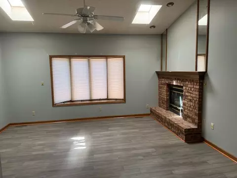 Living - 2503 5th St, Peru, IL 61354 photo 2 of 4
