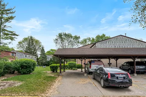1610 Chippewa Trl, Wheeling, IL 60090 photo 4