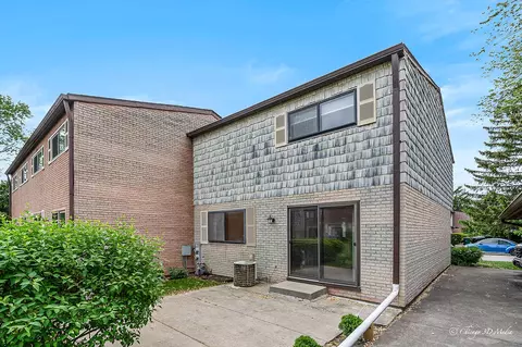 1610 Chippewa Trl, Wheeling, IL 60090 photo 3