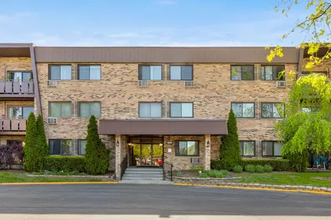 1205 E Hintz Rd #212, Arlington Heights, IL 60004