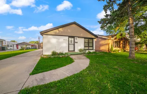 8937 49th Ave, Oak Lawn, IL 60453