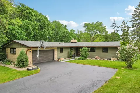 32225 N Pine Ave, Grayslake, IL 60030