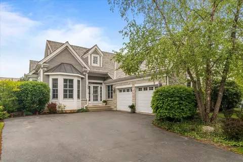 165 S Danbury Ct, Lake Forest, IL 60045