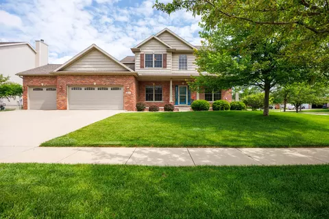 2814 Stevenson Dr, Bloomington, IL 61704