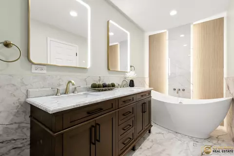 Bath - 23653 W Ewing Dr, Plainfield, IL 60586 photo 2 of 6