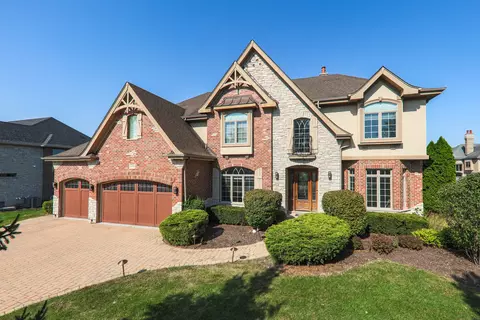 1150 Secret Forest Dr, Burr Ridge, IL 60527