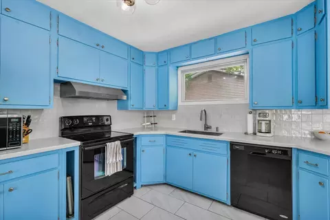 Kitchen - 1602 Normandy Dr, Champaign, IL 61821 photo 5 of 6
