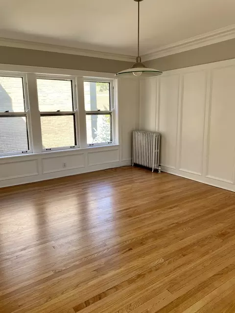 Living - 806 Forest Ave #3, Evanston, IL 60202 photo 3 of 3