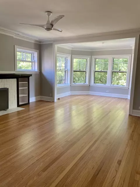 Living - 806 Forest Ave #3, Evanston, IL 60202 photo 2 of 3