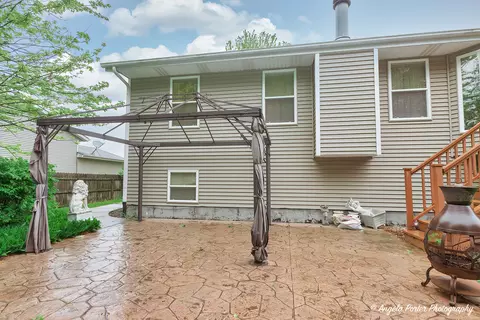 140 Shadowbrook Dr, Capron, IL 61012 photo 3