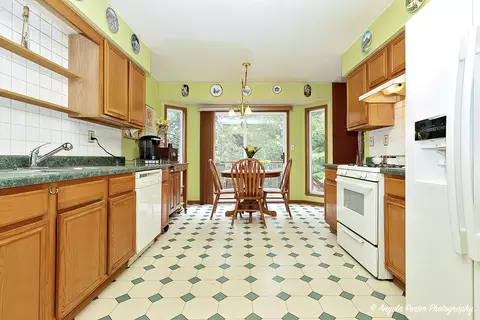 140 Shadowbrook Dr, Capron, IL 61012 photo 11