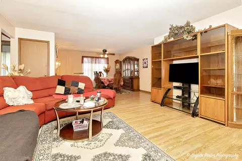 140 Shadowbrook Dr, Capron, IL 61012 photo 6