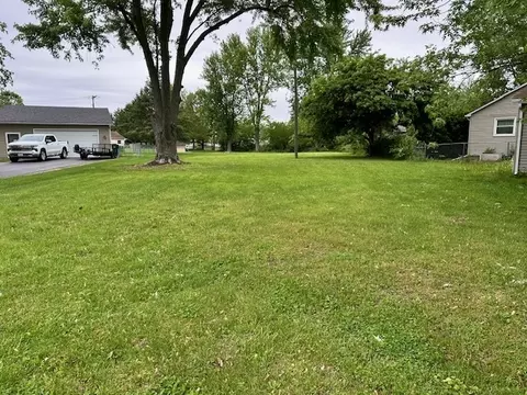 151 Holiday Dr, Lake Holiday, IL 60552