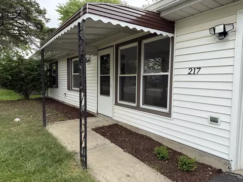 Exterior - 217 Davis Ln, Bolingbrook, IL 60440 photo 4 of 8