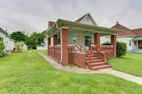 206 N Pine St, Villa Grove, IL 61956