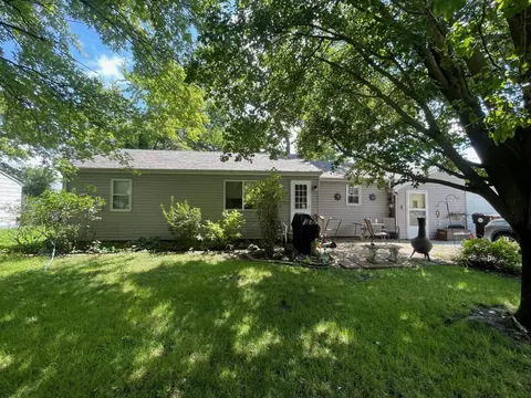 546 Dogwood Dr, Arthur, IL 61911