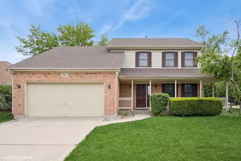 201 Rosewood Ct, Westmont, IL 60559