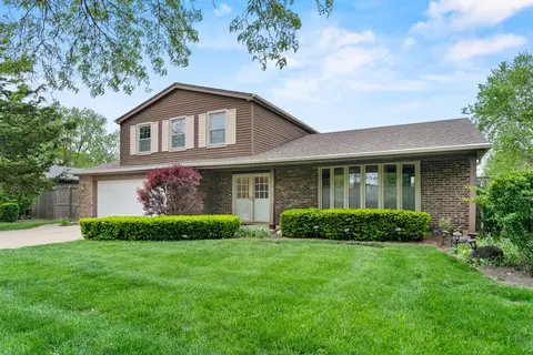 3842 Chester Dr, Glenview, IL 60026