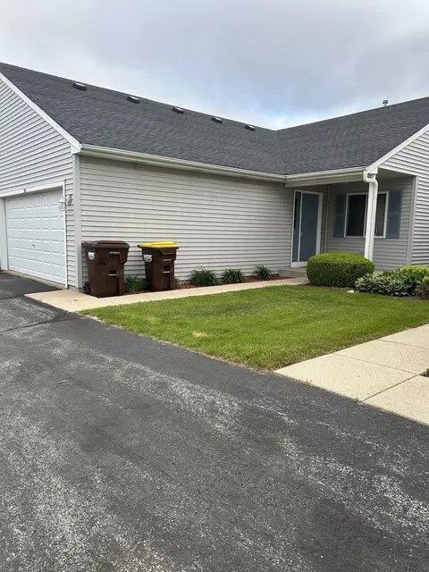 542 Timber Dr, Harvard, IL 60033
