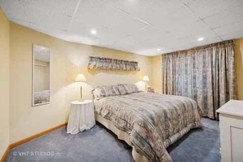 Bedroom - 2223 Barrett Dr, Algonquin, IL 60102 photo 6 of 6